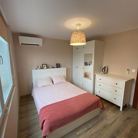 Lovely 1 Bedroom Apartment In The Heart Of וארנה מראה חיצוני תמונה