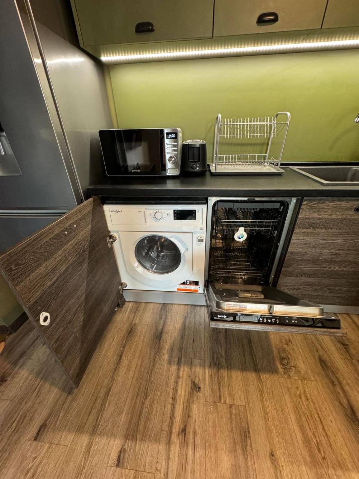 Lovely 1 Bedroom Apartment In The Heart Of וארנה מראה חיצוני תמונה