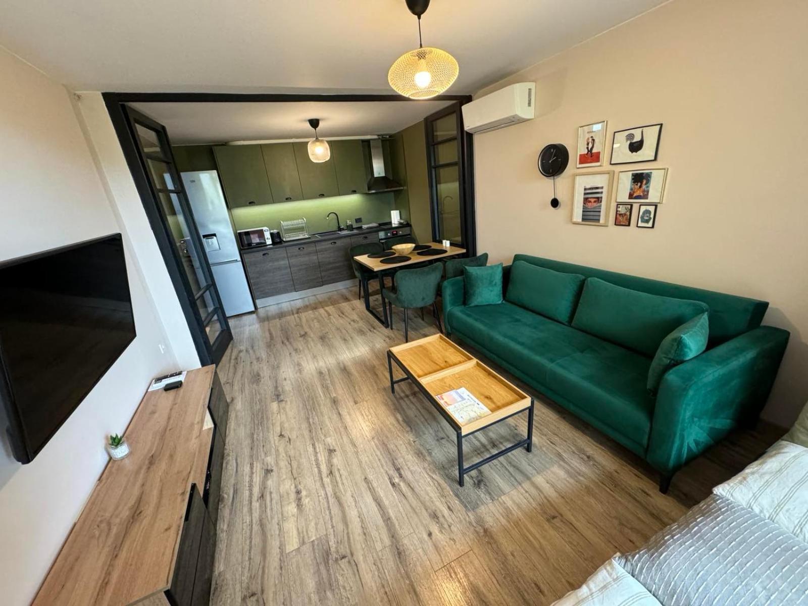 Lovely 1 Bedroom Apartment In The Heart Of וארנה מראה חיצוני תמונה