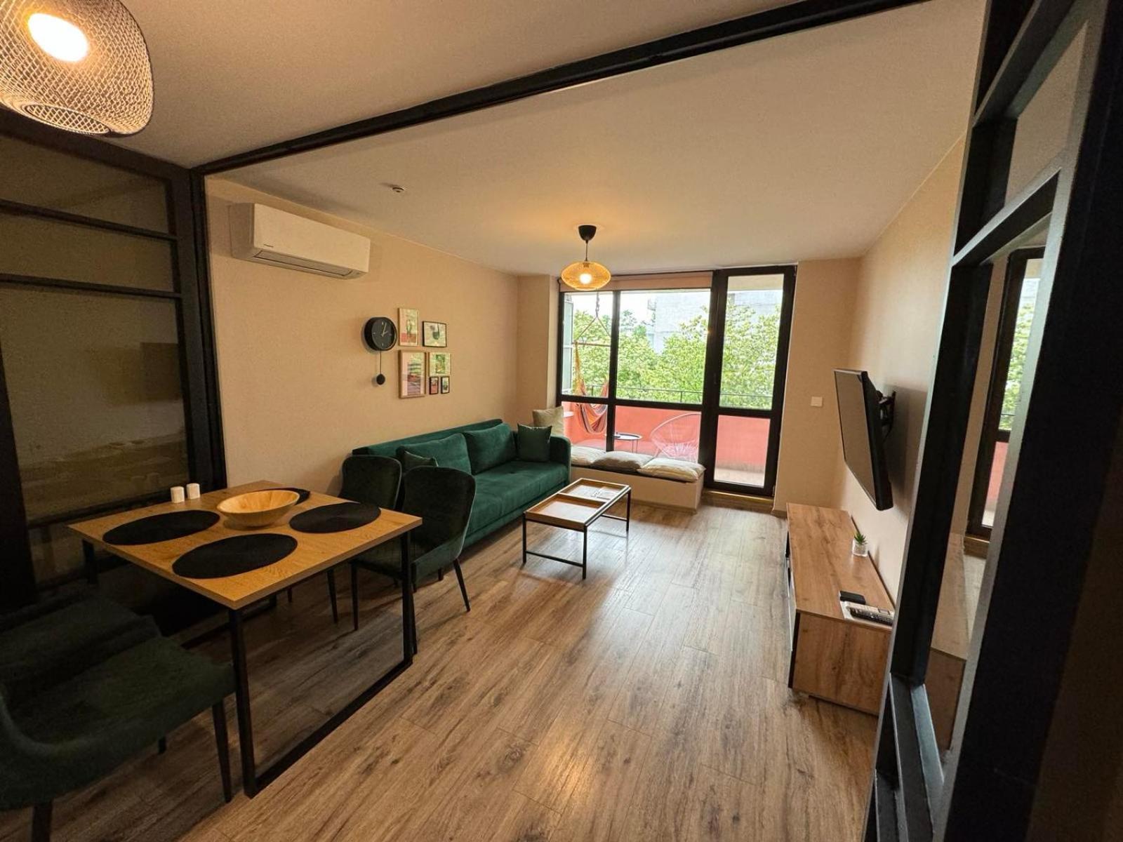 Lovely 1 Bedroom Apartment In The Heart Of וארנה מראה חיצוני תמונה